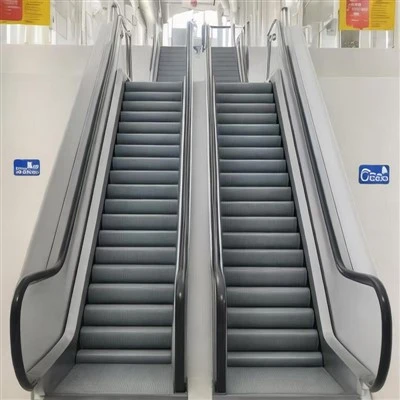 Escalera mecánica del edificio